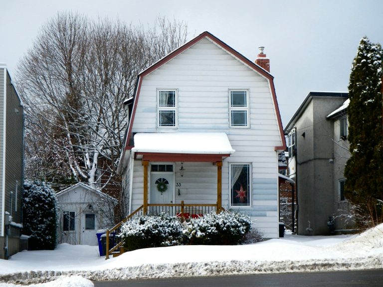 Maison québécoise en hiver